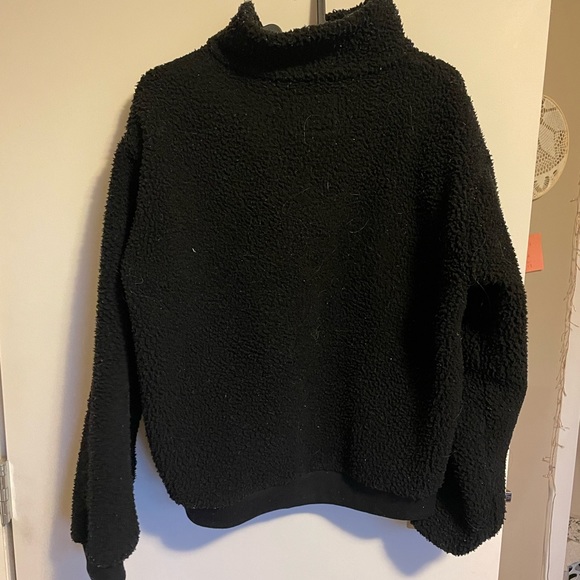 Size small, black teddy bear quarter zip from American eagle - Picture 3 of 3
